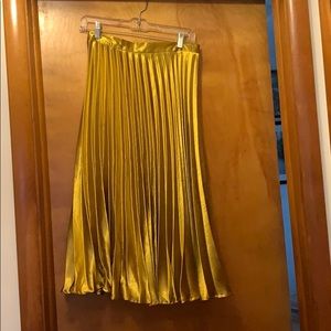 Boohoo satin pleated midi skirt in gold